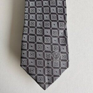 Versace Men's Gray Silver Medusa Geometric Silk Tie Made in Italy